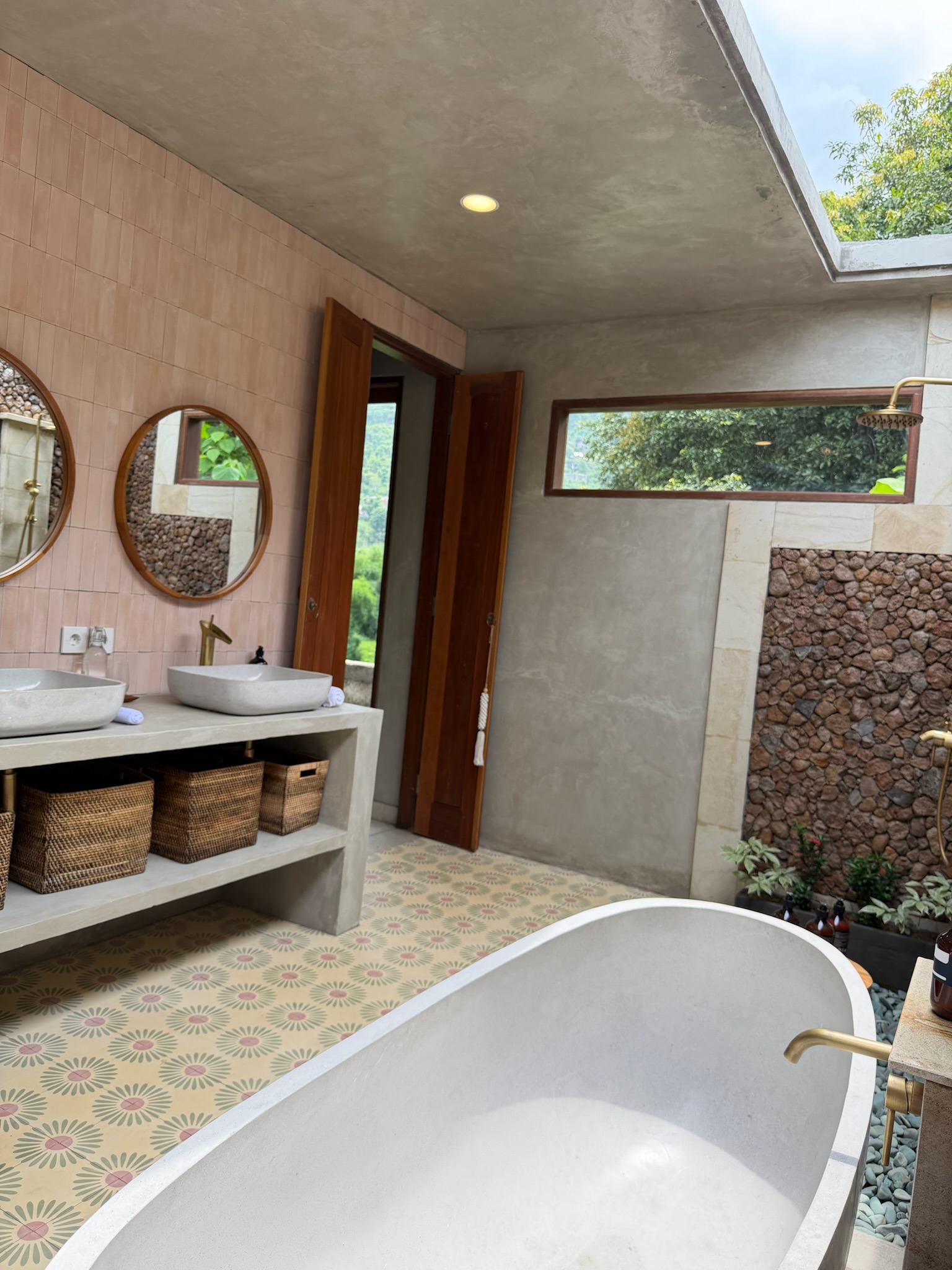Family ensuite with large open-air bathtub
